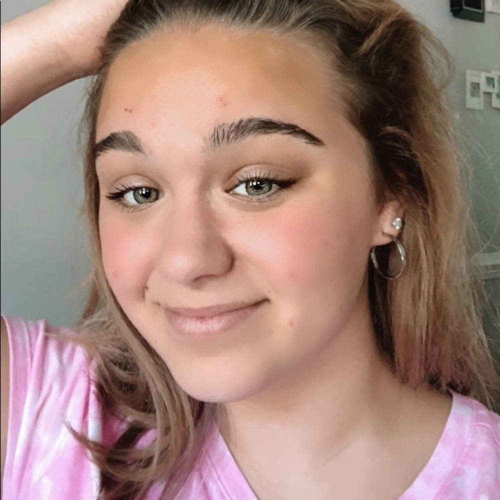 Meet your Posher, Hailey
